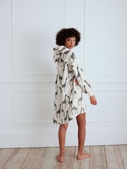 Chelsea Peers White Fleece Giraffe Print Blanket Hoodie - Image 3 of 4