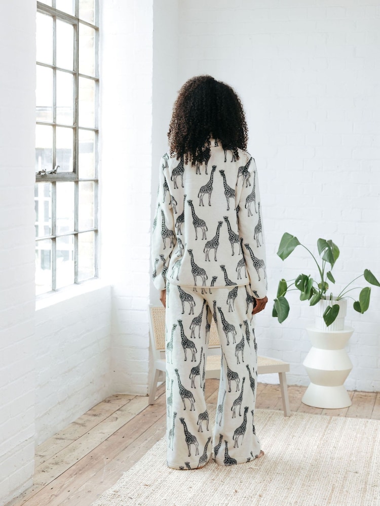 Chelsea Peers White Fleece Giraffe Print  Jacket & Joggers Set - Image 3 of 5
