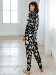طقم بيجامة طويلة بتصميم نجوم مع طبعة حمار وحشي من Chelsea Peers - صورة 3 من 5