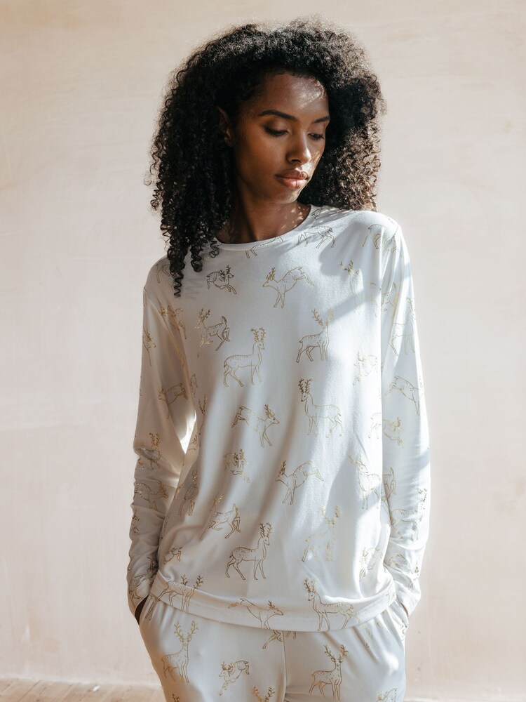 Chelsea Peers White Gold Foil Christmas Deer Long Pyjamas Set - Image 5 of 5