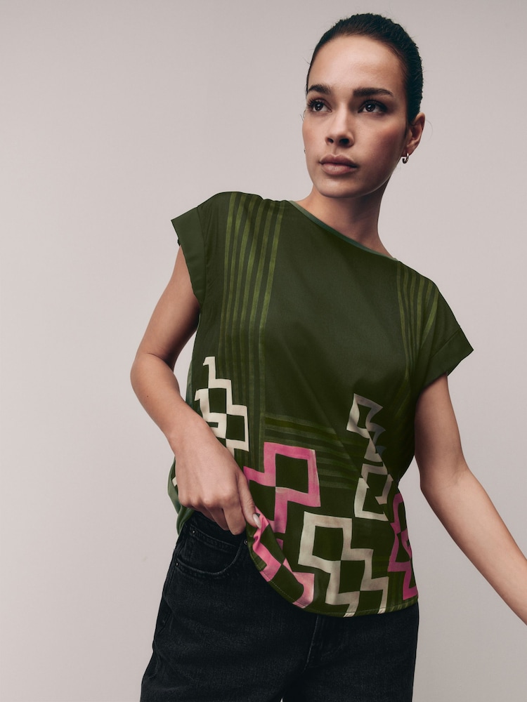 Grün mit geometrischen Muster - Kurzarm-Top mit Print - Bild 1 von 7