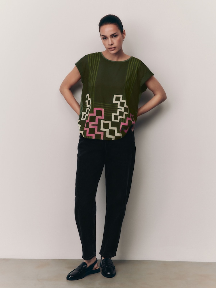 Grün mit geometrischen Muster - Kurzarm-Top mit Print - Bild 2 von 7