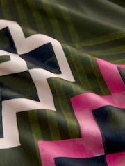 Grün mit geometrischen Muster - Kurzarm-Top mit Print - Bild 6 von 7