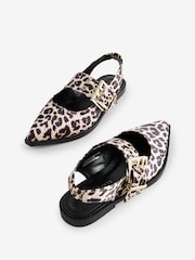 smALLSAINTS Buckled Pointed Toe Shoes - صورة 1 من 5