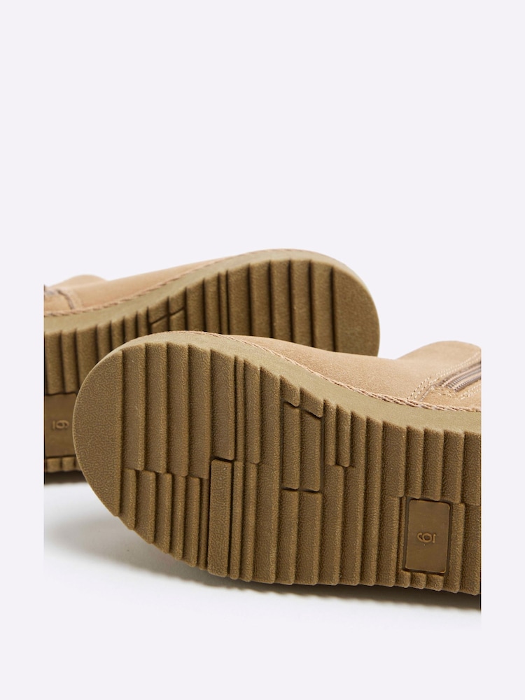 River Island Chelsea Boots für Jungen aus Wildleder mit Kunstpelz gefüttert - Bild 4 von 4