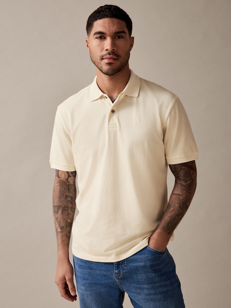 Ecru, Weiß - Reguläre Passform - Kurzärmliges Piqué-Poloshirt - Bild 1 von 9 Ecru, Weiß - Reguläre Passform - Kurzärmliges Piqué-Poloshirt - Bild 1 von 9