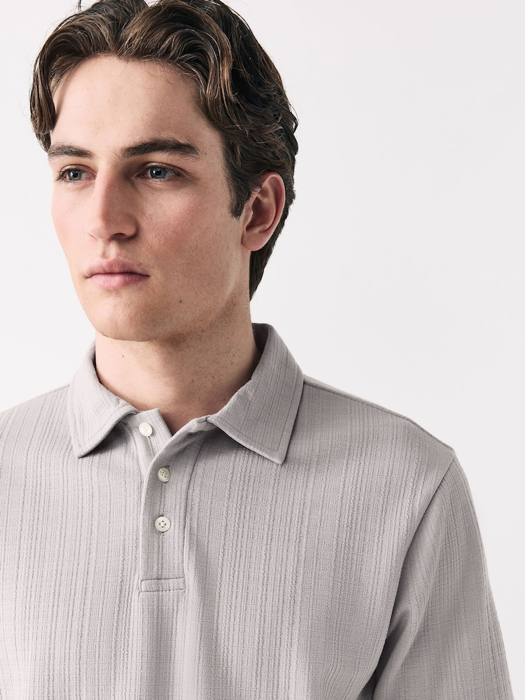 Grau - Crepe Textured Button Neck Polo Shirt - Bild 1 von 7