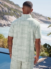 Grün - Pattern Button Neck Polo Shirt - Image 3 of 9