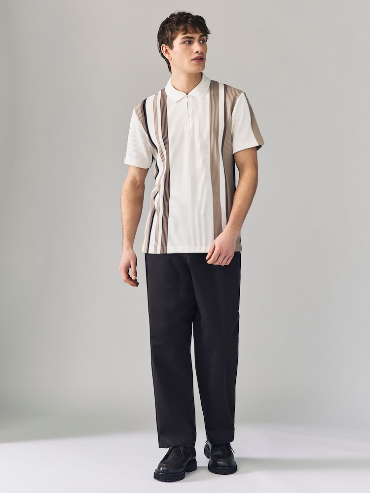 Neutral/Weiß - Poloshirt mit vertikalen Streifen und Viertelreißverschluss - Bild 2 von 7