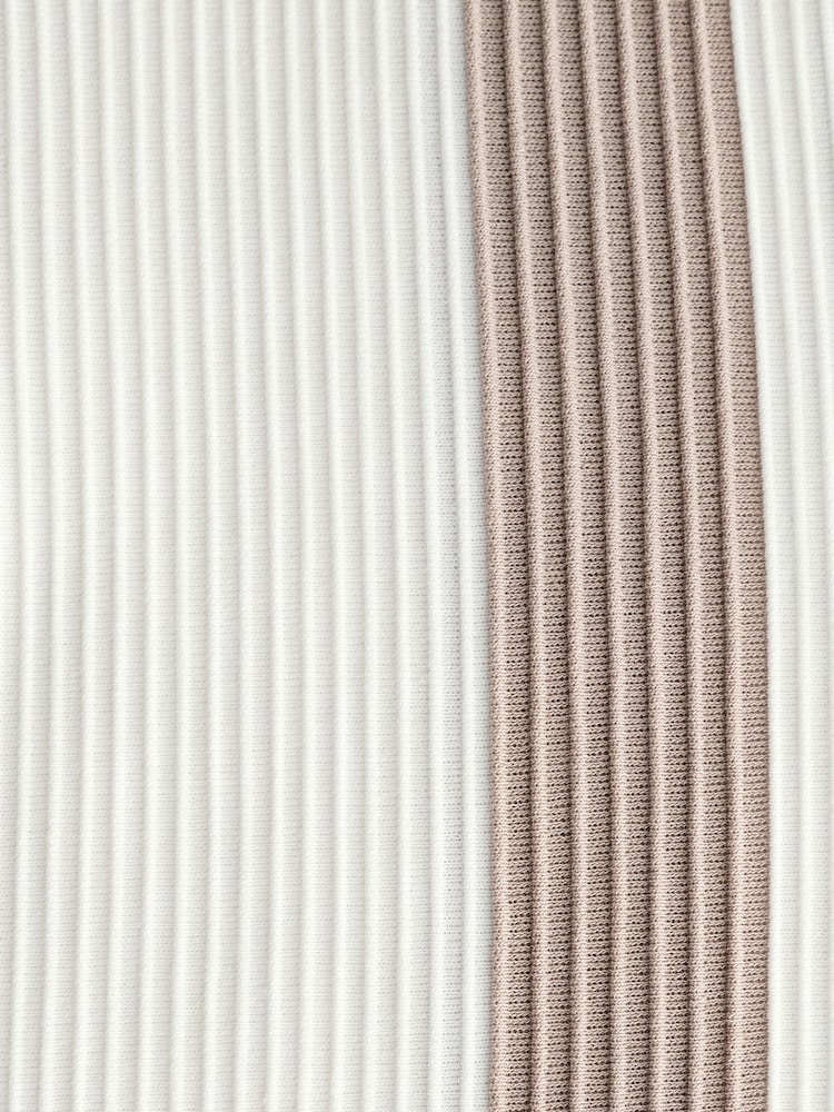 Neutral/Weiß - Poloshirt mit vertikalen Streifen und Viertelreißverschluss - Bild 7 von 7 Neutral/Weiß - Poloshirt mit vertikalen Streifen und Viertelreißverschluss - Bild 7 von 7