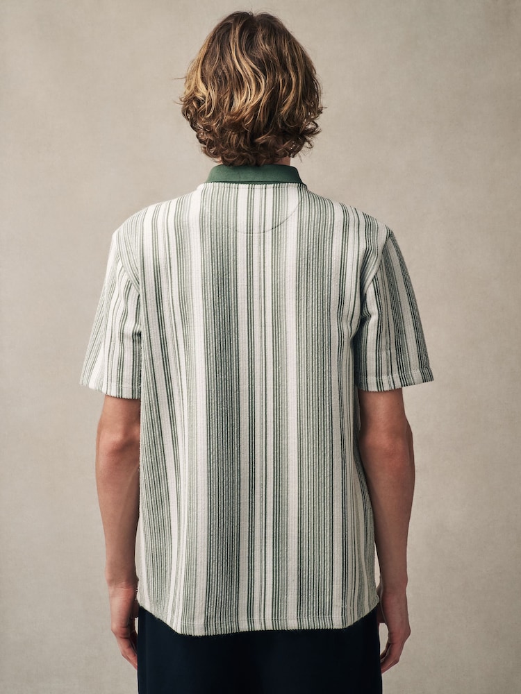 Sage Grün - Poloshirt mit vertikalen Streifen und Viertelreißverschluss - Image 3 of 7
