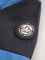 Clarks plašč za dečke, odporen na dež, lahek, z izrazitim barvnim vzorcem - Slika 15 iz 15