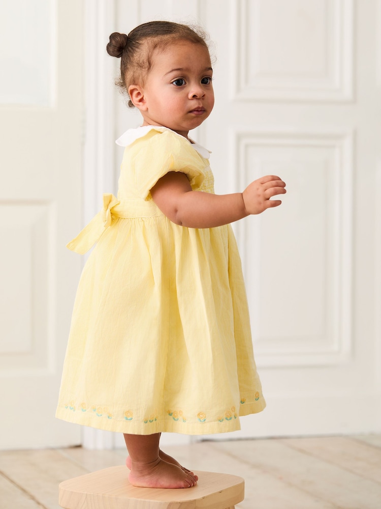 Keltainen - Jojo Maman Bébé Bud Kukallinen Printti; kuvio Brodeerattu Smocked Juhlamekot - Kuva 2 / 5