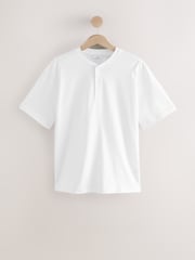 Weiß - Schweres T-Shirt mit Grandad-Kragen und entspannter Passform aus 100 % Baumwolle - Bild 5 von 7