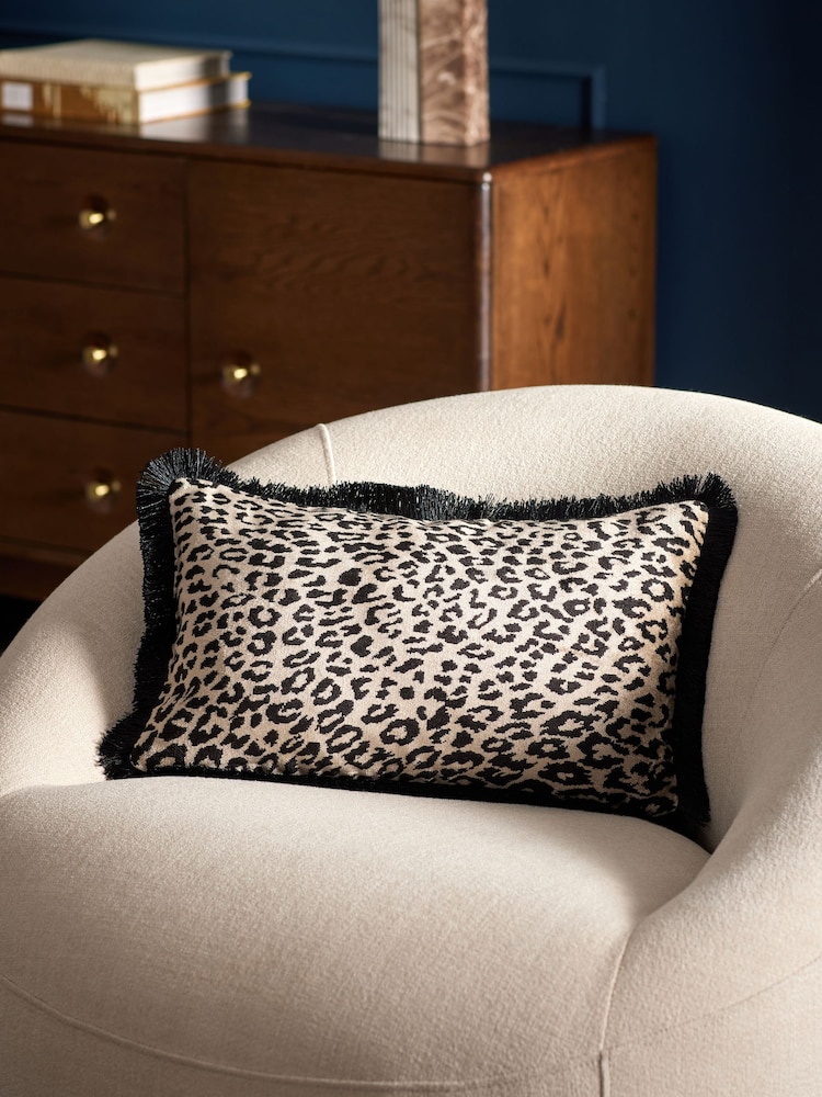 Velvet Faux Leopard Print Fringe Cushion - Bild 1 von 5