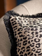 Velvet Faux Leopard Print Fringe Cushion - Bild 2 von 5