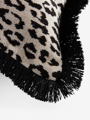 Velvet Faux Leopard Print Fringe Cushion - Bild 5 von 5