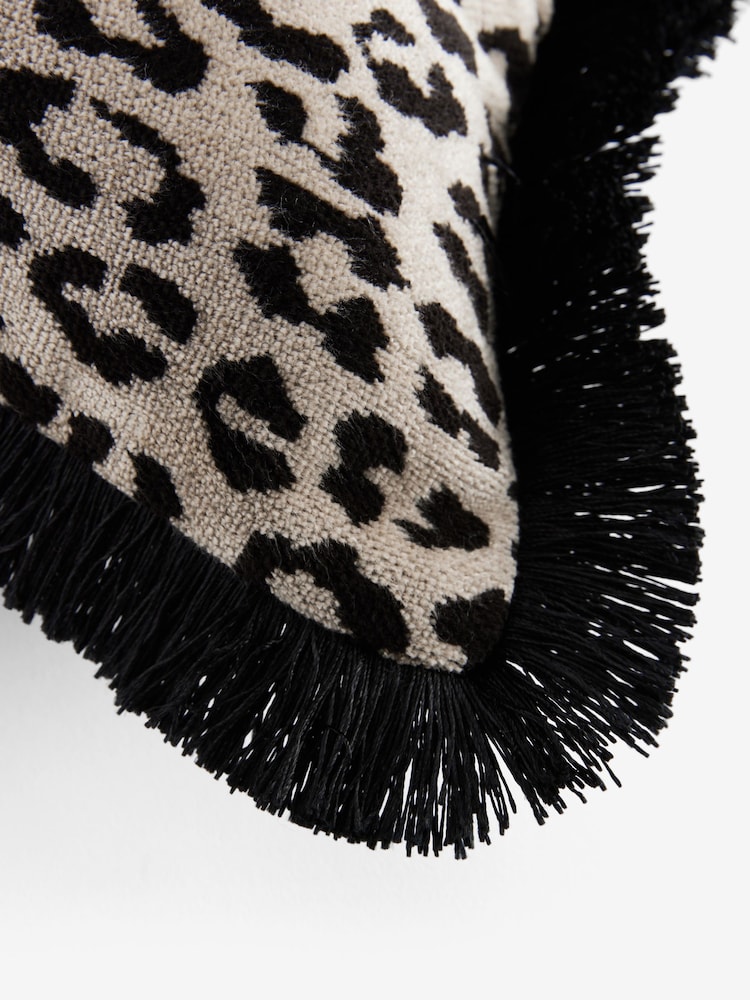 Velvet Faux Leopard Print Fringe Cushion - Bild 5 von 5