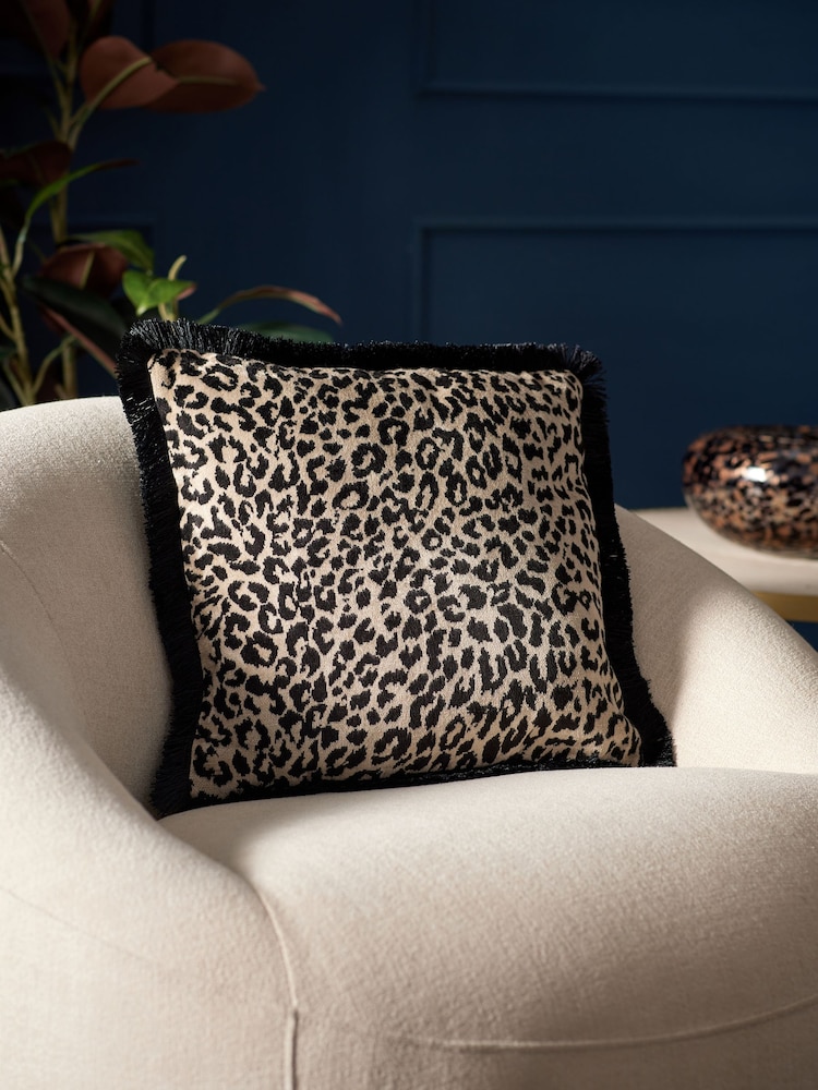 Velvet Faux Leopard Print Fringe Cushion - Bild 1 von 5 Velvet Faux Leopard Print Fringe Cushion - Bild 1 von 5