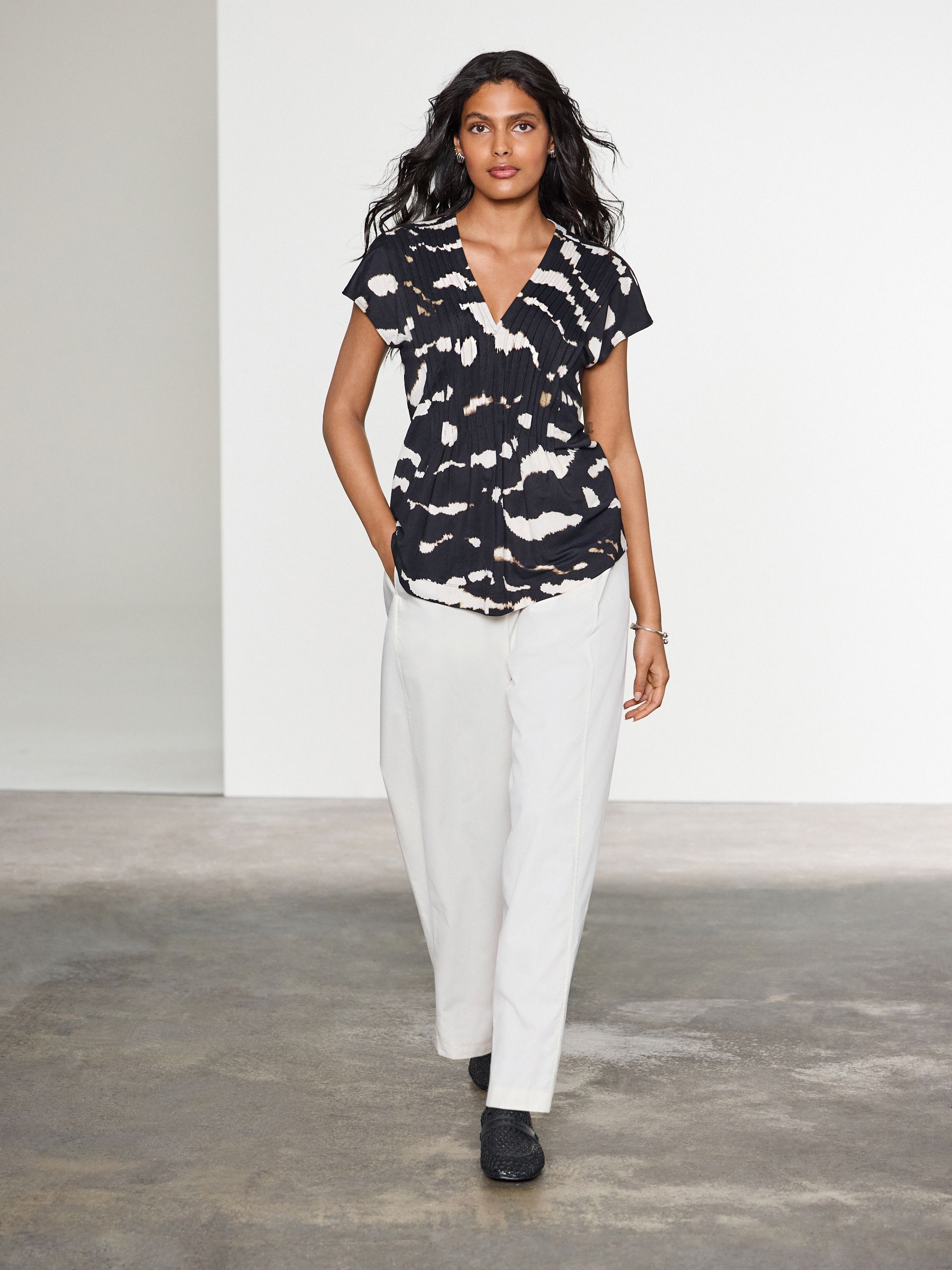 ★MOHAN★ TWS PINTUCK SILKET TOP _4 COLOR Buy Monochrome Pintuck V-Neck Top from Next USA