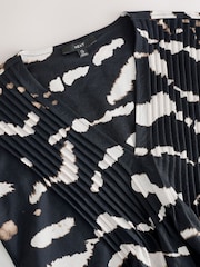 Monochrome Pintuck V-Neck Top - Image 6 of 7