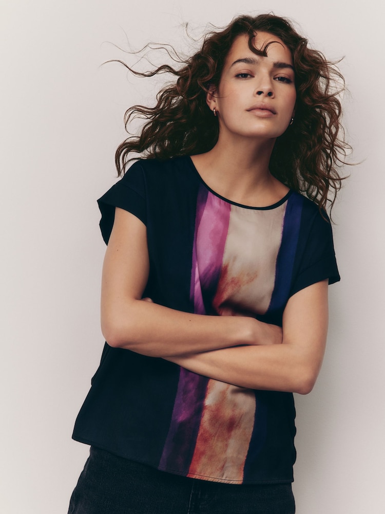 Schwarz/Bunt - Kurzarm-Top mit Print - Bild 1 von 7 Schwarz/Bunt - Kurzarm-Top mit Print - Bild 1 von 7
