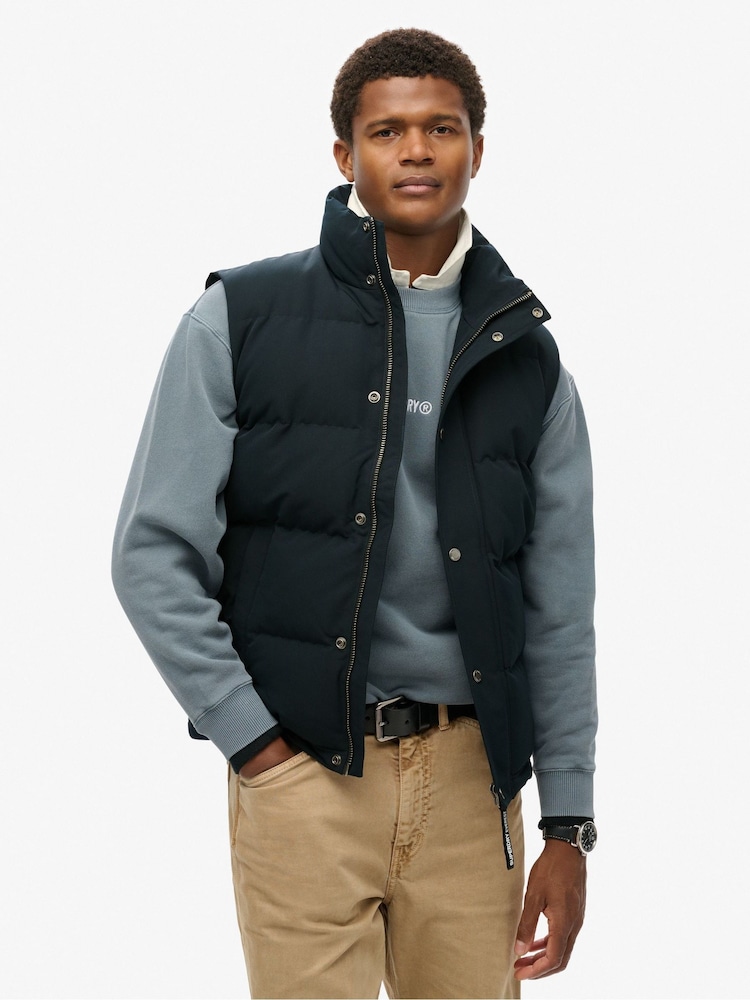 Blau - Superdry Non-Hooded Everest Gilet - Bild 1 von 3 Blau - Superdry Non-Hooded Everest Gilet - Bild 1 von 3