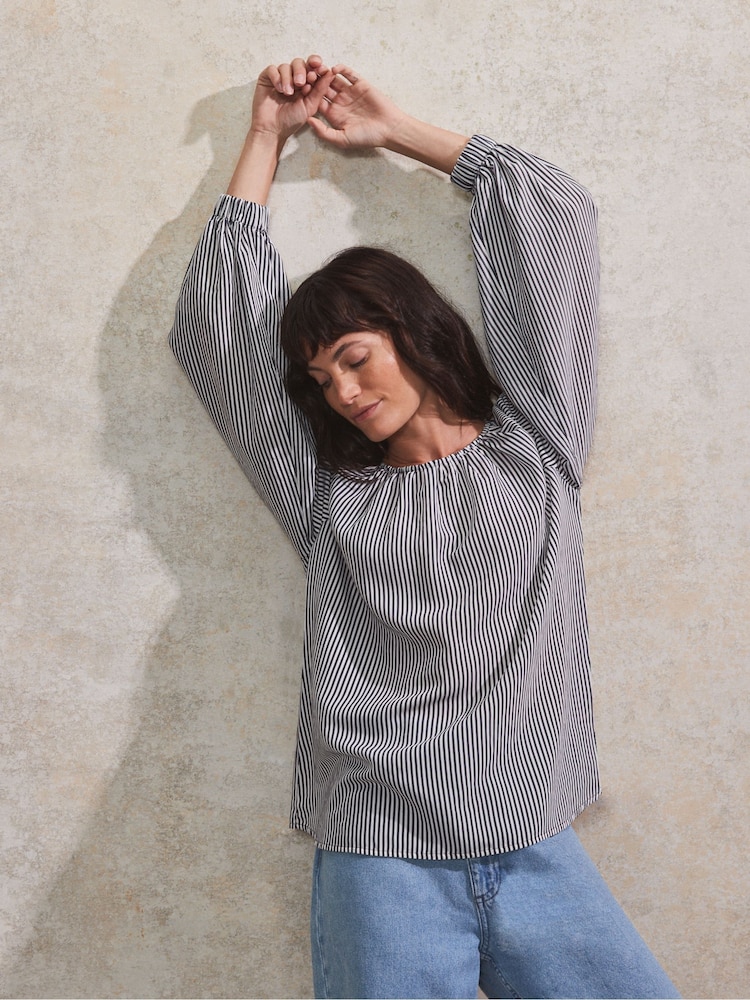 Ro&Zo Stripe Gathered Neck Blouse - Imagen 2 de 5