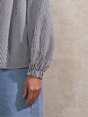 Ro&Zo Stripe Gathered Neck Blouse - Imagen 4 de 5
