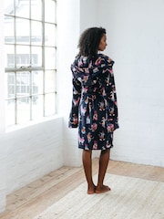 Chelsea Peers – Fleece-Bademantel mit Disco-Katzen-Print - Bild 2 von 5