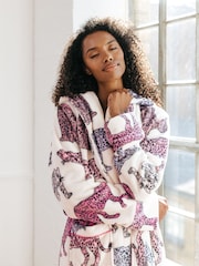 Chelsea Peers White Fleece Leopard Print Dressing Gown - Image 5 of 5