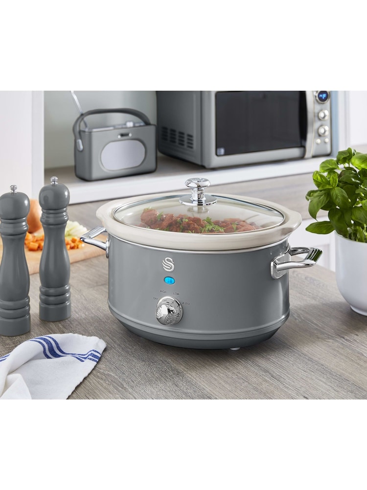 Swan Green Retro 3.5L Slow Cooker - Image 2 of 6 Swan Green Retro 3.5L Slow Cooker - Image 2 of 6