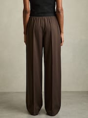 Reiss Chocolate Brown Lucia Wide Wide-Leg Elasticated-Waistband Trousers - Image 5 of 6