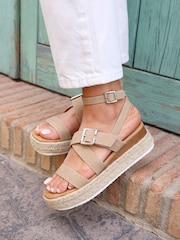 Natural - Sandálias plataforma Linzi Autumn com tiras e fivela - Imagem 1 de 5