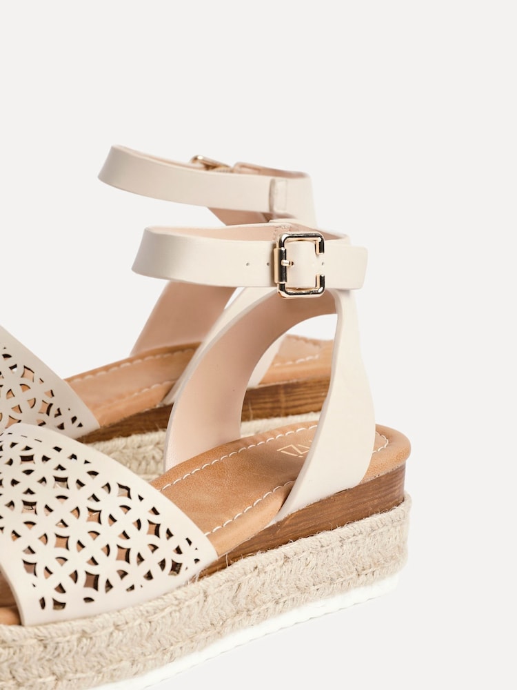Nude - Linzi Radiance Flatform Sandals With Laser Cut Detail - Imagen 5 de 5 Nude - Linzi Radiance Flatform Sandals With Laser Cut Detail - Imagen 5 de 5