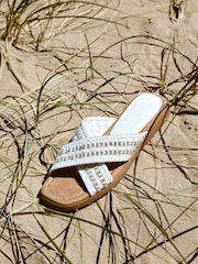 Blanco - Sandalias de rafia adornadas con tiras cruzadas Genie de Linzi - Imagen 6 de 6
