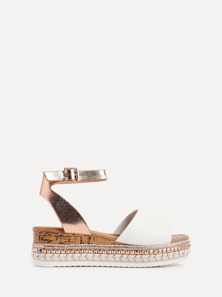 Blanco - Linzi Venice Embellished Flatform Sandals - Imagen 2 de 5