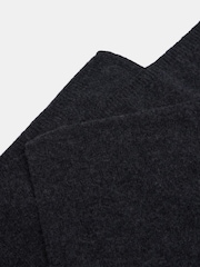 Hush Grey Cashmere Winter Scarf - Image 5 of 6