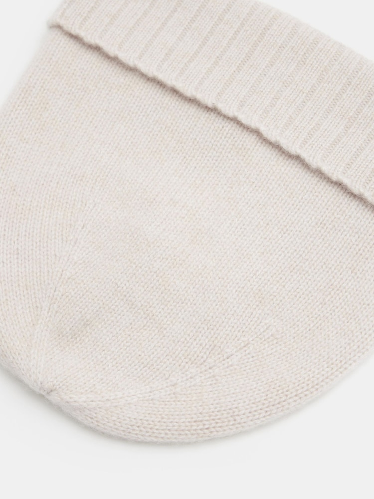 Hush Cream Cashmere Beanie - Image 4 of 4 Hush Cream Cashmere Beanie - Image 4 of 4