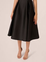 Vestido negro de mikado con cuello vuelto de Adrianna Papell - Imagen 5 de 7
