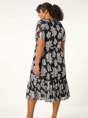 Roman Metallic Curve V-Neck Print Tiered Midi Dress - Image 4 of 6