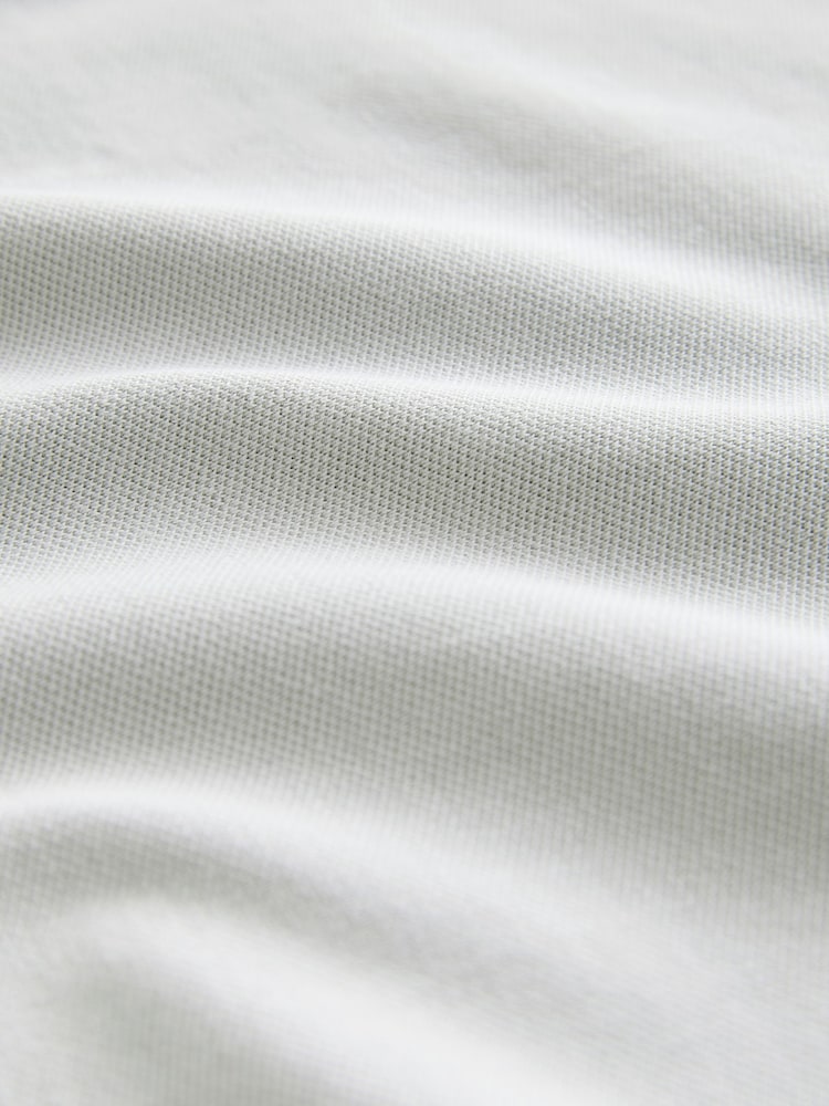 Gris hielo - Polo de manga corta en piqué con cuello cubano - Imagen 8 de 8 Gris hielo - Polo de manga corta en piqué con cuello cubano - Imagen 8 de 8
