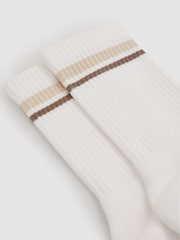 Blanco - Reiss Helena Cotton-Blend Striped Crew Socks - Imagen 2 de 3