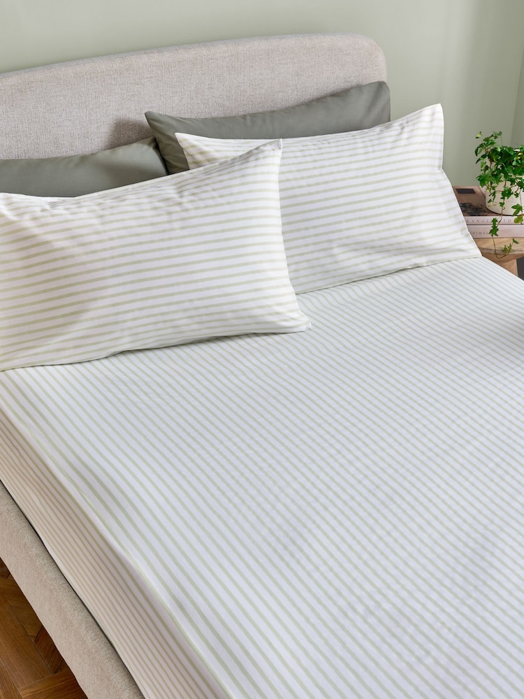 Green Fitted Sheet and Pillowcase Set - Image 2 of 3