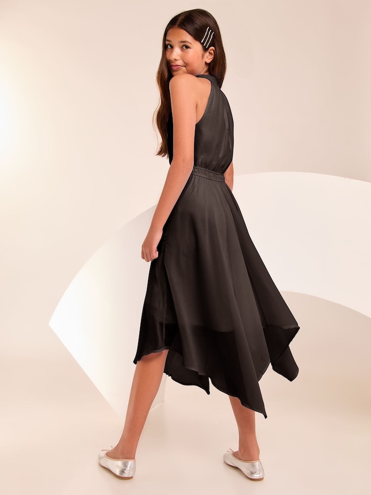 Schwarz - Lipsy Festliches Neckholder-Kleid mit Hanky-Saum (7-16 Jahre) - Bild 4 von 4 Schwarz - Lipsy Festliches Neckholder-Kleid mit Hanky-Saum (7-16 Jahre) - Bild 4 von 4