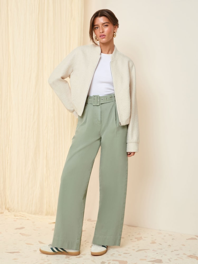 Crema - Friends Like These Bomber Jacket - Imagen 2 de 5 Crema - Friends Like These Bomber Jacket - Imagen 2 de 5