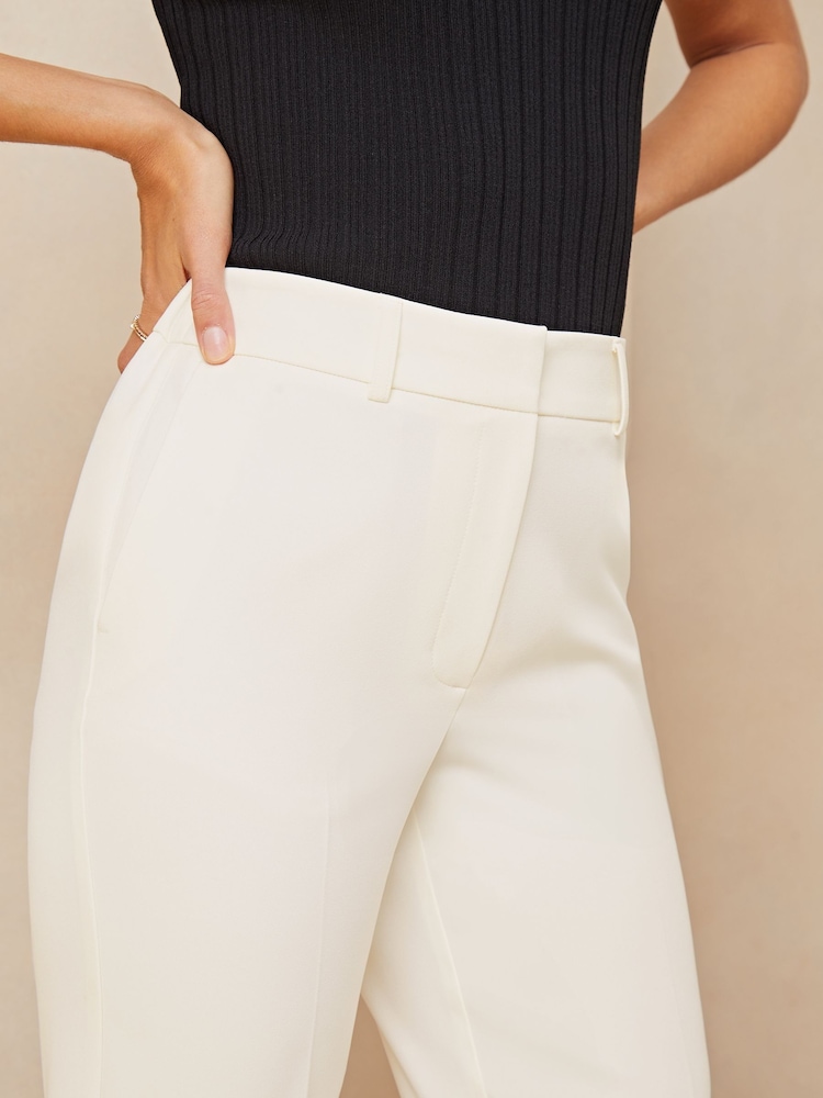 Blanco - Pantalones tapered de corte sartorial de Lipsy - Imagen 4 de 4 Blanco - Pantalones tapered de corte sartorial de Lipsy - Imagen 4 de 4