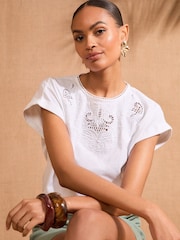 Blanco - Love & Roses Embroidered T-Shirt - Imagen 1 de 4