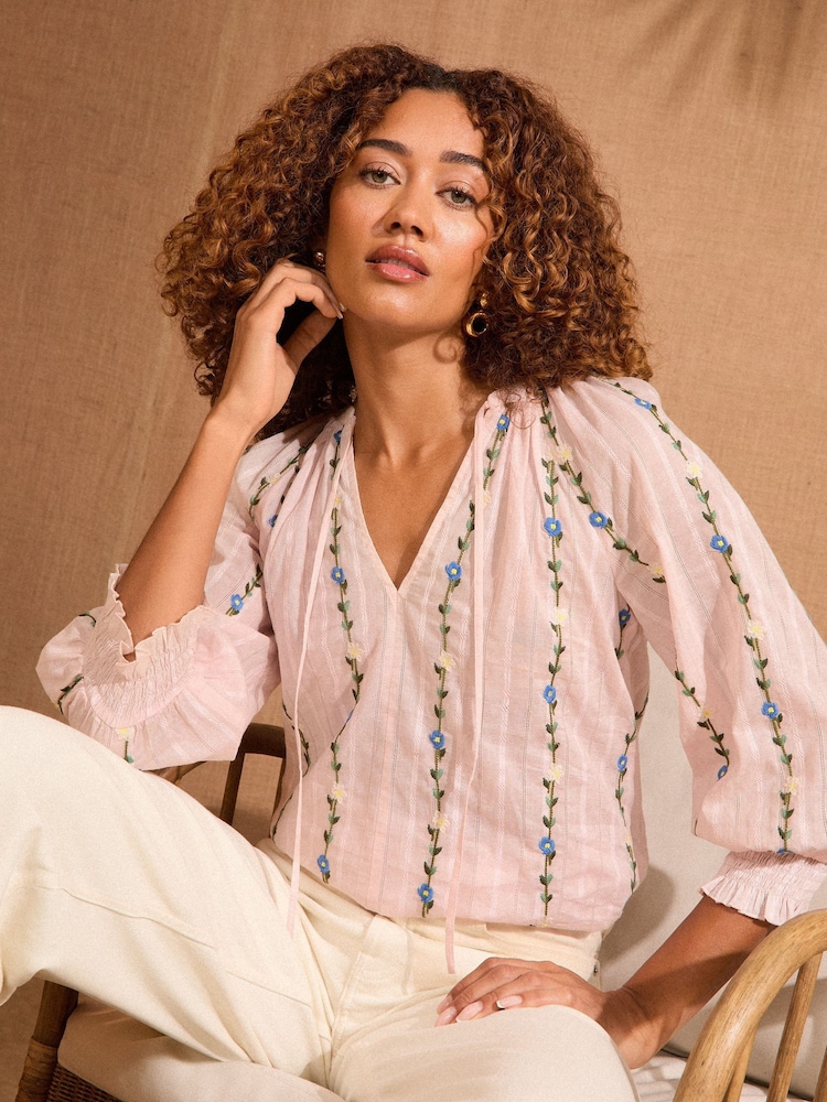 Love & Roses Embroidered Notch Neck 3/4 Sleeve Blouse - Imagen 1 de 4 Love & Roses Embroidered Notch Neck 3/4 Sleeve Blouse - Imagen 1 de 4