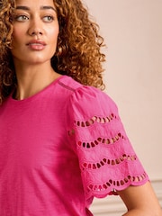 Rosa brillante - Love & Roses Scallop Crew Neck 100% Cotton T-Shirt - Imagen 2 de 4
